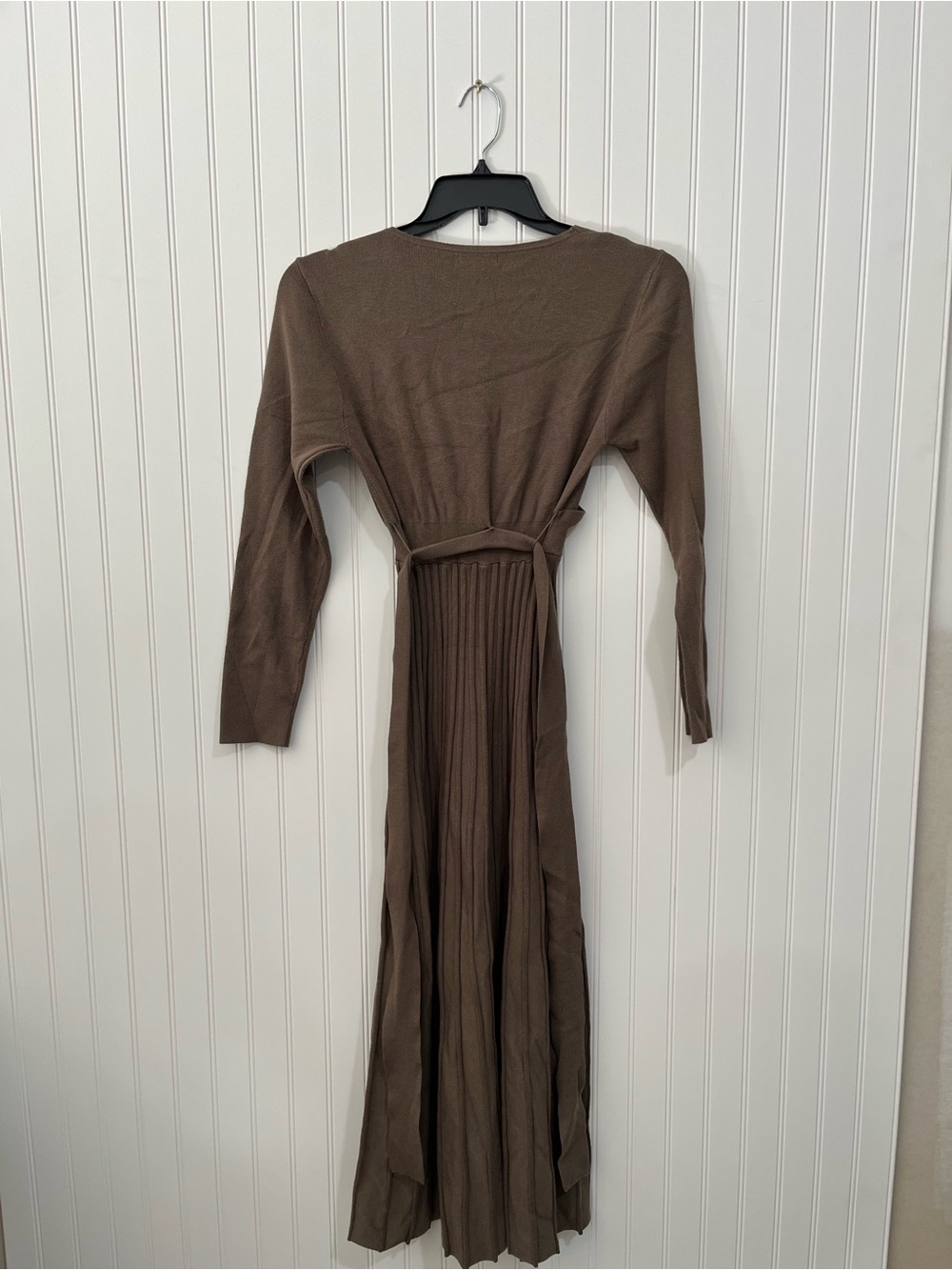 Tie-Waist Long Sleeve V-Neck Midi Dress in Olive - Picture 8 of 9